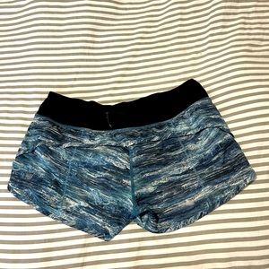 Women’s Lululemon speed up short.
